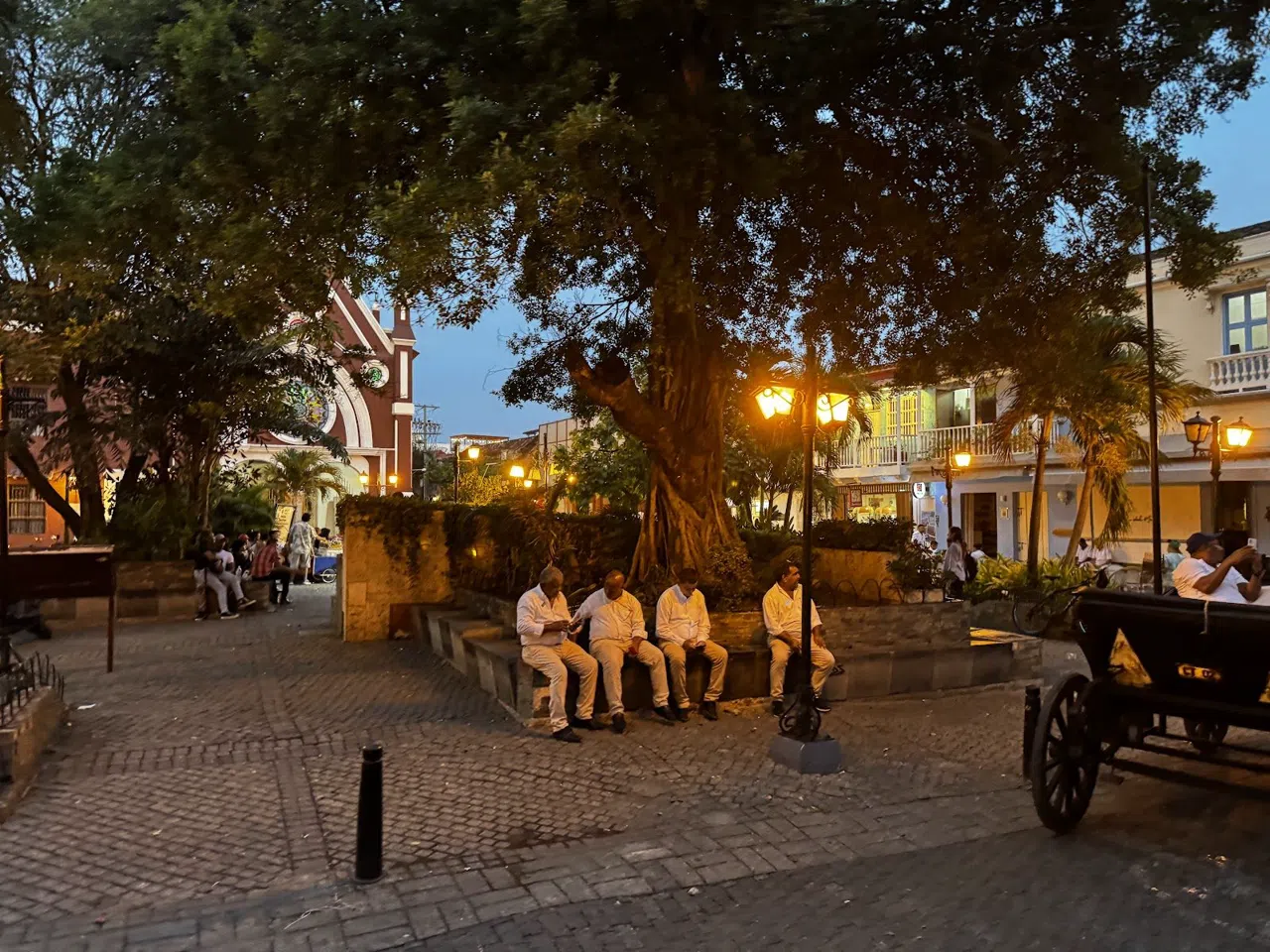La Plaza de San Diego, la place tranquille de Carthagène à la nuit tombée