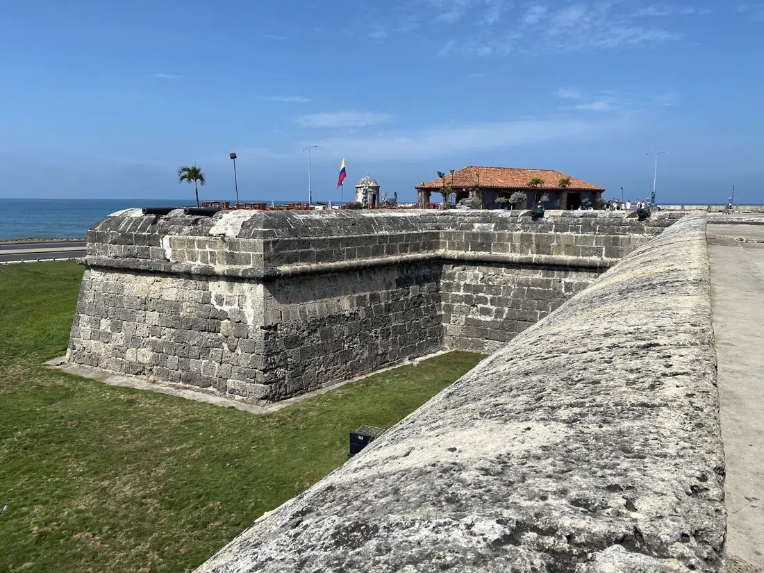 Plaza principal de Santa Ana and the +VIDA Barú murals, Cartagena